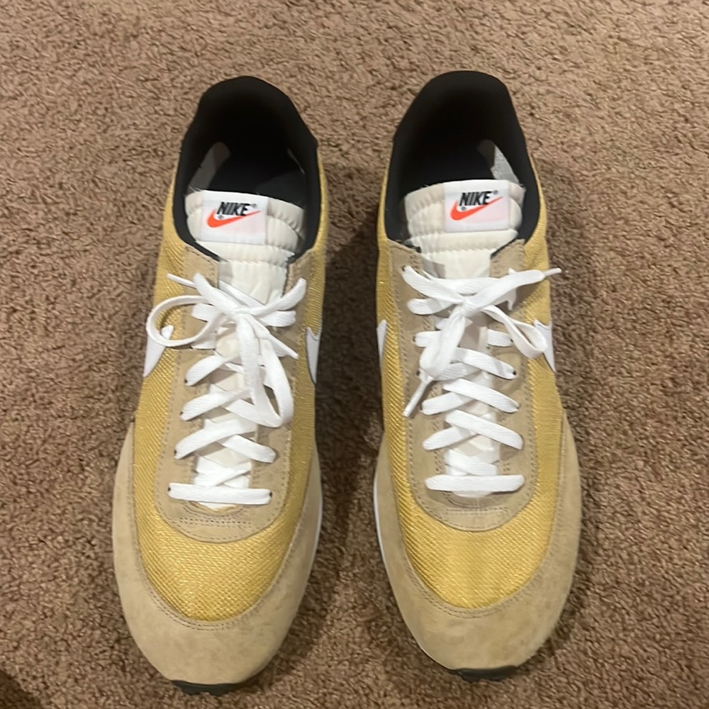 Nike tailwind 79